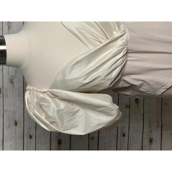 Pretty Little Thing Plus cream matte satin extreme puff sleeve bodysuit Size 20 - Picture 3 of 6